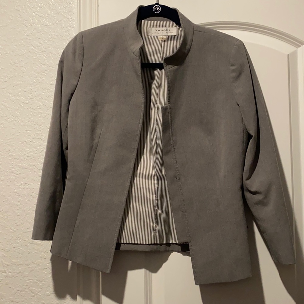Tahari modern blazer